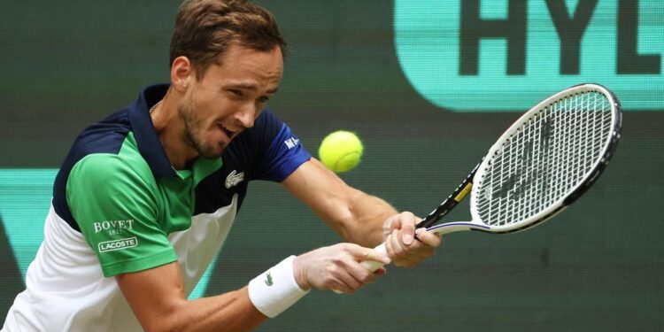 Medvedev Battles Past Zverev in Halle Epic, Sets Final Clash with Bublik