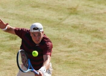 Draper survives scare to reach Queen’s quarterfinals