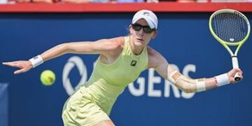 Bouchard Extends Career With First-Round Win At Canadian Open