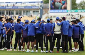 Indian Pacer with Taped Hand: Injury Warning Ahead of IND vs ENG Tests?