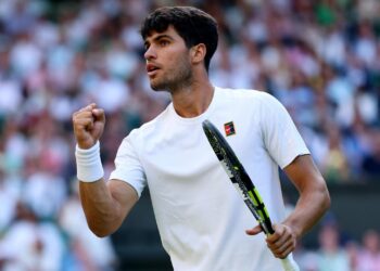 Alcaraz Advances to Wimbledon Last-16 Amidst Top Seed Exodus