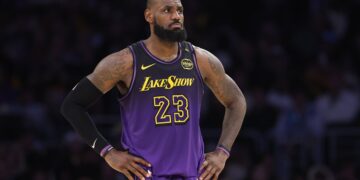 LeBron James Expected to Remain with Los Angeles Lakers Amid Speculation