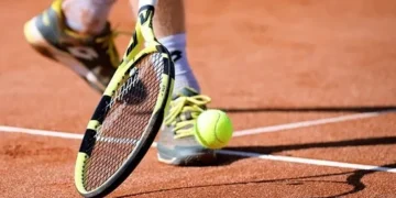 Zverev and Gauff Battle Into Third Round at Canadian Open Amid Star Withdrawals