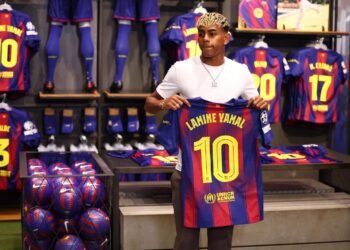 Lamine Yamal Inherits Barcelona’s Iconic No. 10 Shirt, Embracing Immense Legacy