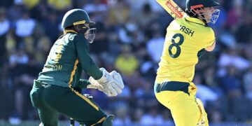Australia hit 431/2 versus South Africa in the 3rd ODI in Mackay