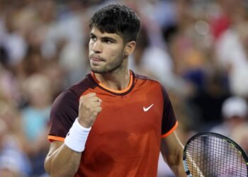 Alcaraz Advances in Cincinnati Amidst Weather Chaos and Player Woes