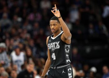 San Antonio Spurs Lock Up De’Aaron Fox with Four-Year, $229 Million Extension