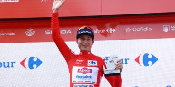 Jasper Philipsen Rockets to Red Jersey in Vuelta Comeback Victory