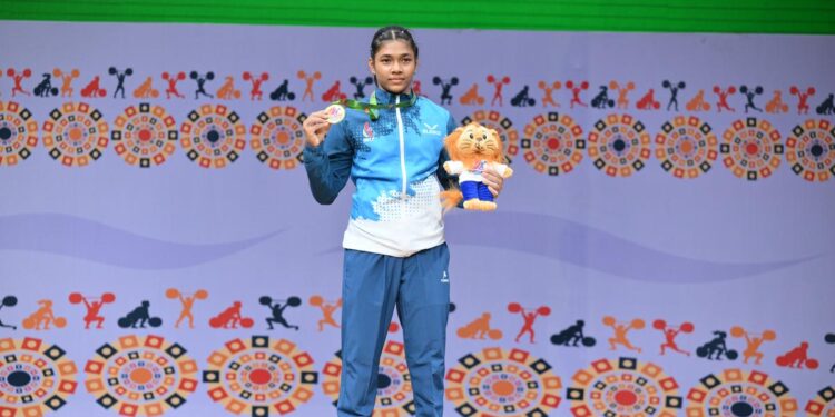 Commonwealth Weightlifting Championships: Koyel Bar Smashes World Record to Claim Youth and Junior Gold