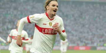 United chase two new signings as Liverpool push Isak deal