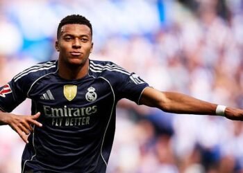 REAL MADRID EDGE REAL SOCIEDAD 2-1 DESPITE FIRST-HALF RED CARD