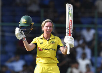 Australia Women rode on Beth Mooney's 138