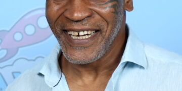 “Iron Mike’s Return: Tyson and Mayweather’s Legendary Exhibition Set for Spring 2026”