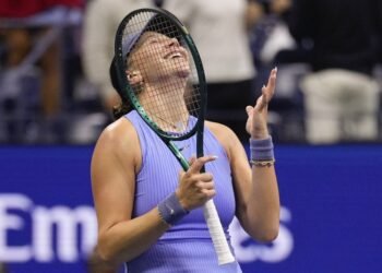Amanda Anisimova Rallies to Beat Osaka and Reach US Open Final