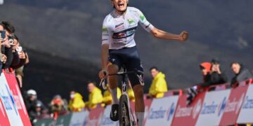 Giulio Pellizzari Wins Vuelta Stage 17 as Jonas Vingegaard Retains Red Jersey