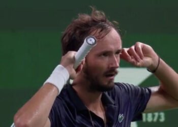 Daniil Medvedev Clinches 50th Top 10 Win, Advances to Shanghai SFs