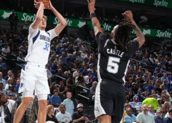 3 Key Takeaways from NBA Opening Night: Wemby Dominates, Rookie Breaks Records, Antetokounmpo Leads Bucks