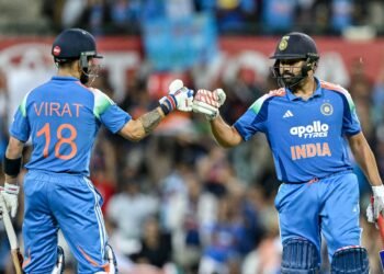 AB De Villiers Defends Rohit Sharma And Virat Kohli, Slams Critics For “Trying To Push Them Down”