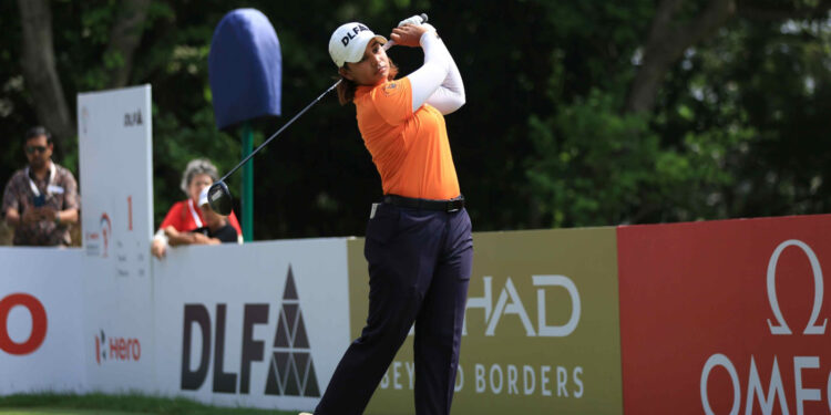 Hitaashee Battles the Ups and Downs, Holds Three-Shot Lead into Final Day