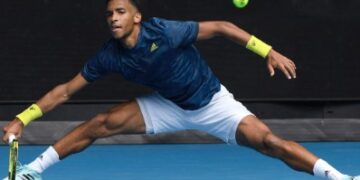Auger‑Aliassime Stuns Zverev to Set Up Semi vs Alcaraz at ATP Finals