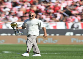 Veron Banned After Guard-of-Honour Protest