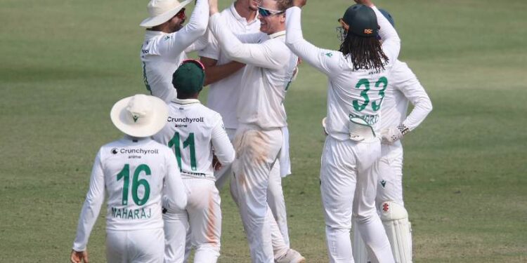 India Reeling at 174/7 at Lunch on Day 3 as South Africa Dominate in Guwahati