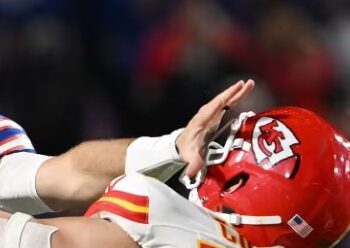 NFL Week 9: Wild Finishes, Record Field Goals, and a Gruesome Injury Shock the League