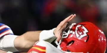 NFL Week 9: Wild Finishes, Record Field Goals, and a Gruesome Injury Shock the League