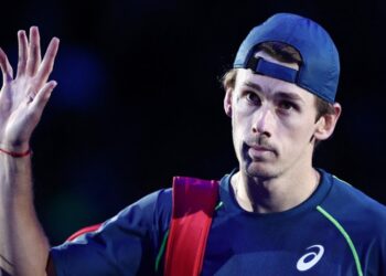 Alex de Minaur Keeps ATP Finals Hopes Alive by Beating Taylor Fritz