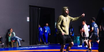 “FAROKHI rallies late, ESMAEILI dominates: fireworks on day one of Greco-Roman at Riyadh”