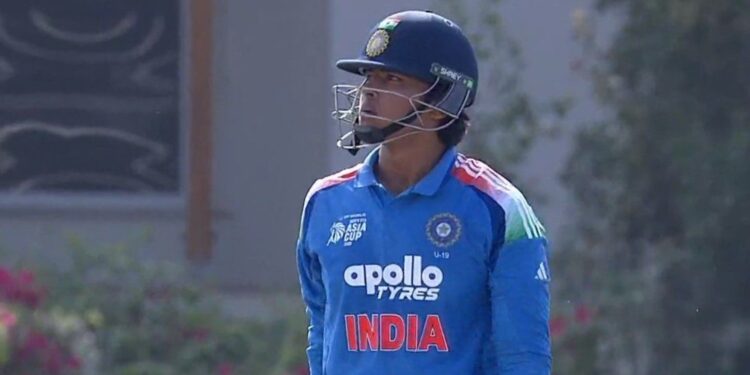 India Pile Up 433 As UAE Struggle In Chase