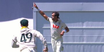 Crawley, Root Lead England Recovery to 98/2 at Tea After Starc Double Strike