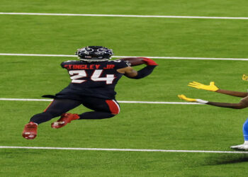Texans Secure Play-off Spot as Ravens Stay Alive