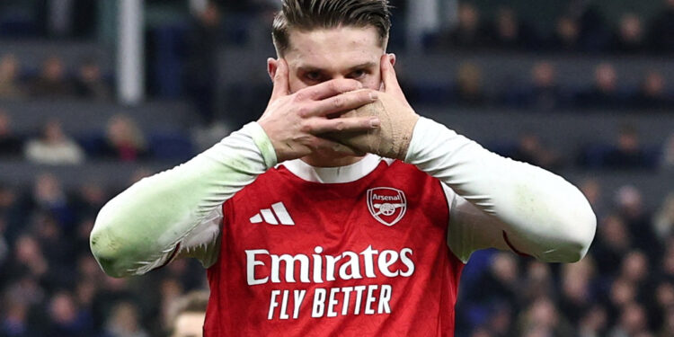 Arsenal Reclaim Top Spot at Christmas with 1–0 Win at Everton