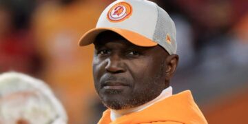 Falcons Soar in Tampa: Kyle Pitts’ Hat-Trick Powers Wild 29-28 Upset