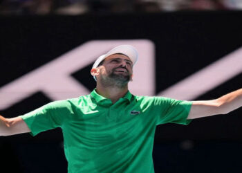 Djokovic Powers Into Australian Open Third Round