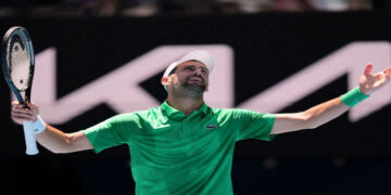 Djokovic Powers Into Australian Open Third Round
