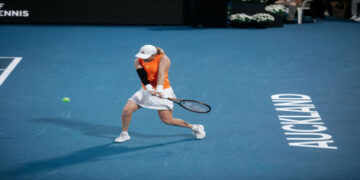 GB’s Jones Battles Injury in Auckland Comeback Win