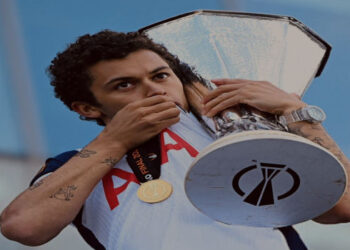 Palace close in on Johnson as talks with Glasner loom