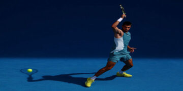Alcaraz Relaxes With Federer At Australian Open