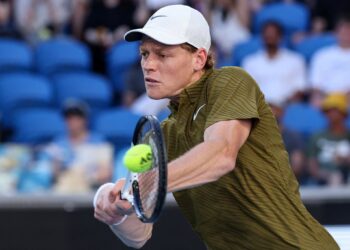 Australian Open 2026: Sinner Holds Firm to Reach Quarterfinals