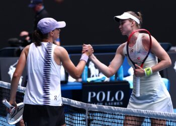 Rybakina Powers Past Swiatek to Reach Australian Open Semifinals
