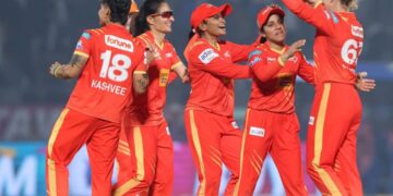 Gujarat Giants Qualify for Playoffs After 11-Run Win Over Mumbai Indians