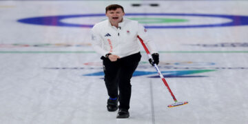 Italy loss sends GB men into semis