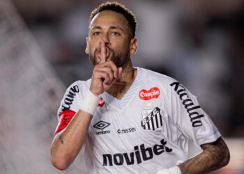 Neymar’s Double Delight Lifts Santos, Sparks World Cup Buzz