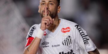 Neymar’s Double Delight Lifts Santos, Sparks World Cup Buzz