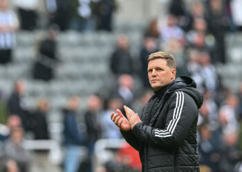 Newcastle back Howe despite difficult season