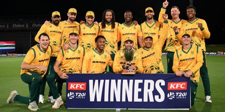 Esterhuizen Stars as South Africa Clinch T20I Series in Christchurch