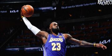 LeBron James Sets NBA Games Record as Lakers Edge Magic on Last-Second Triple