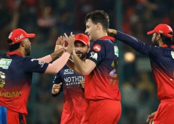 RCB begin title defence with commanding six-wicket win over SRH